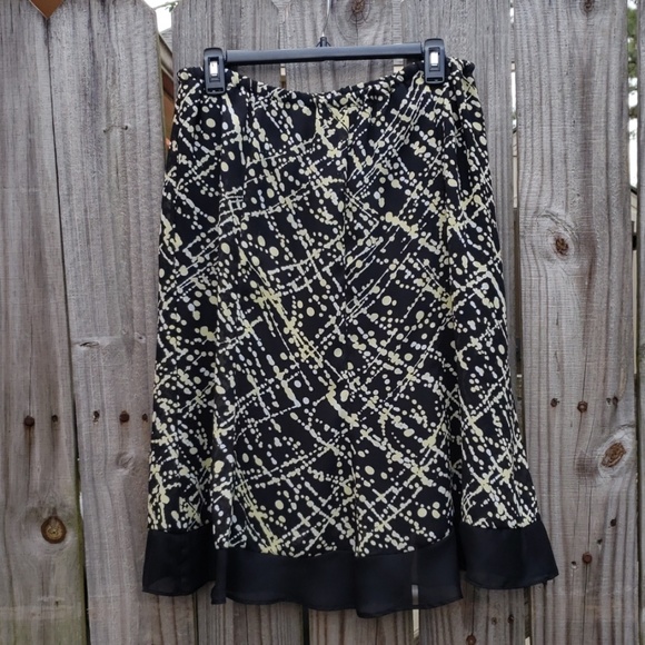 Dresses & Skirts - SALE!!💕Cute skirt size 14